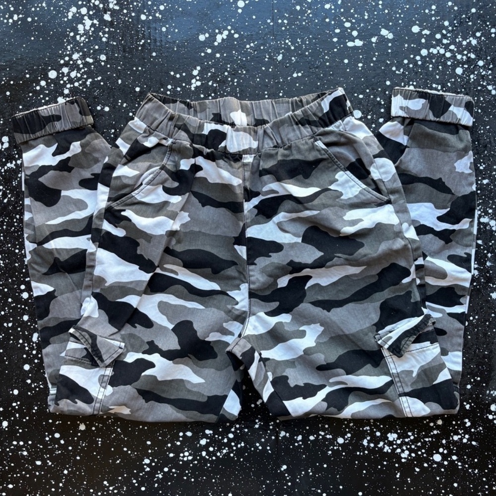 H&M Divided Camo Pants Sz 4